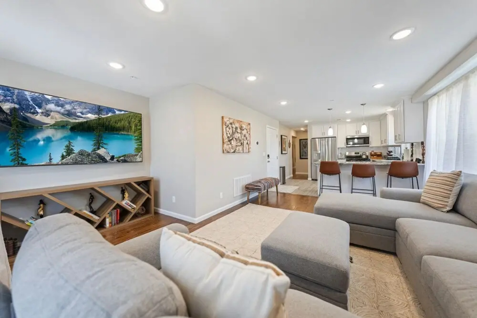 Simon Stays I Grand Oasis