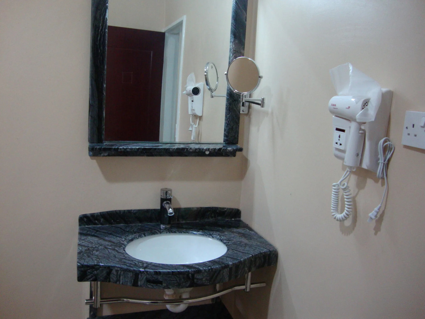 Riverside Hotel and Conference Centre