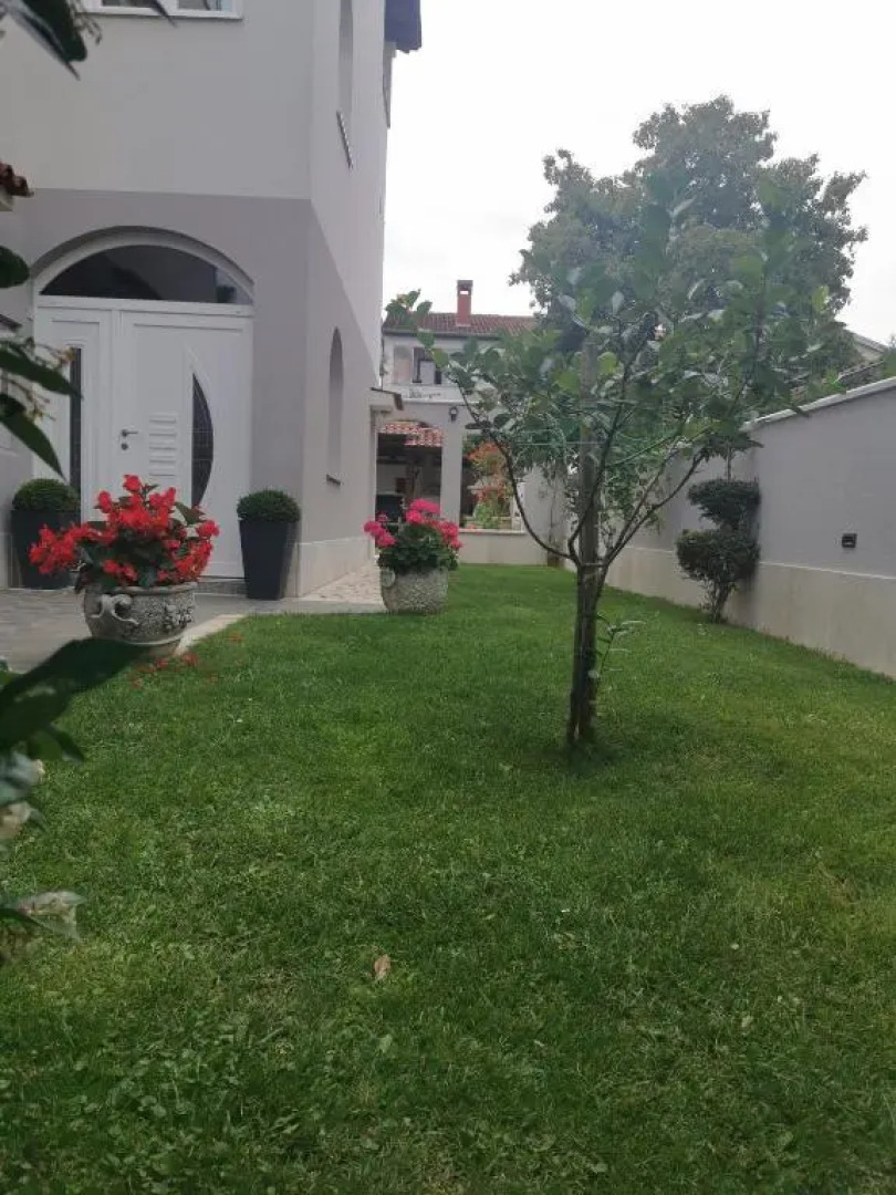 Apartment Slisko with Terrace and Garden