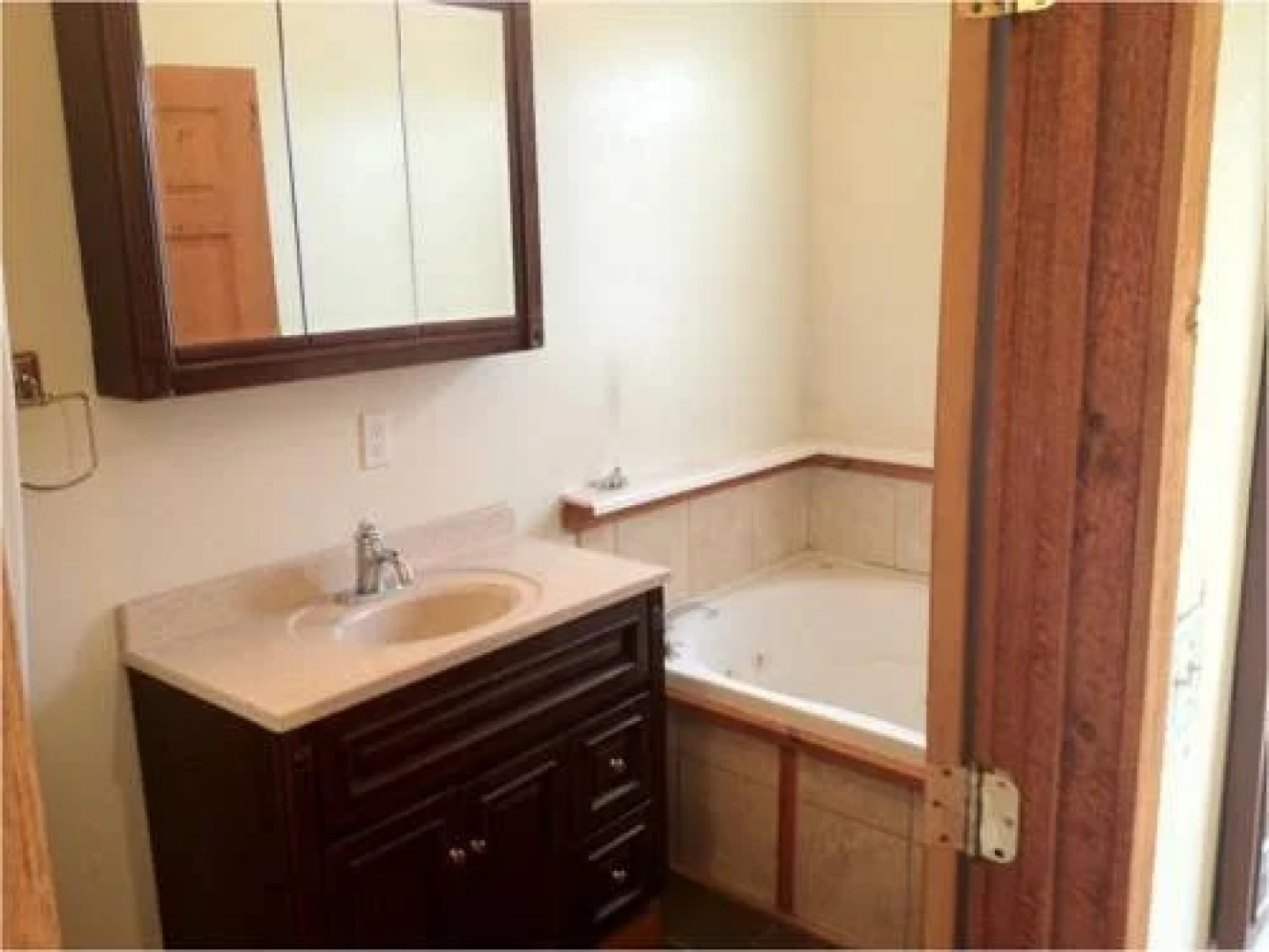 Crest Inn Suites & Cottages