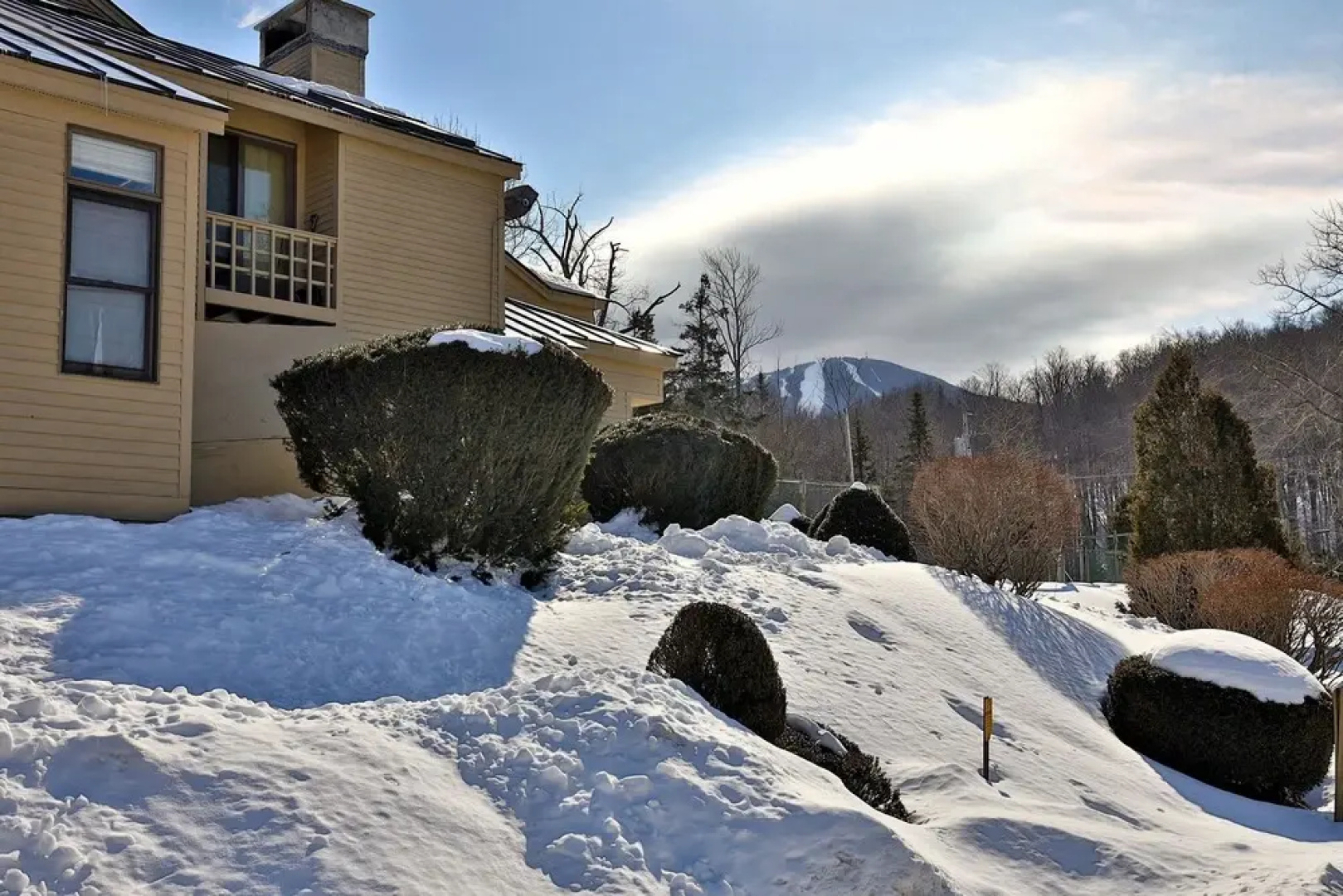Skiers! Fox Hollow 2br/2ba Condo. Across From Pico, Minutes To Killington 2 Bedroom Condo