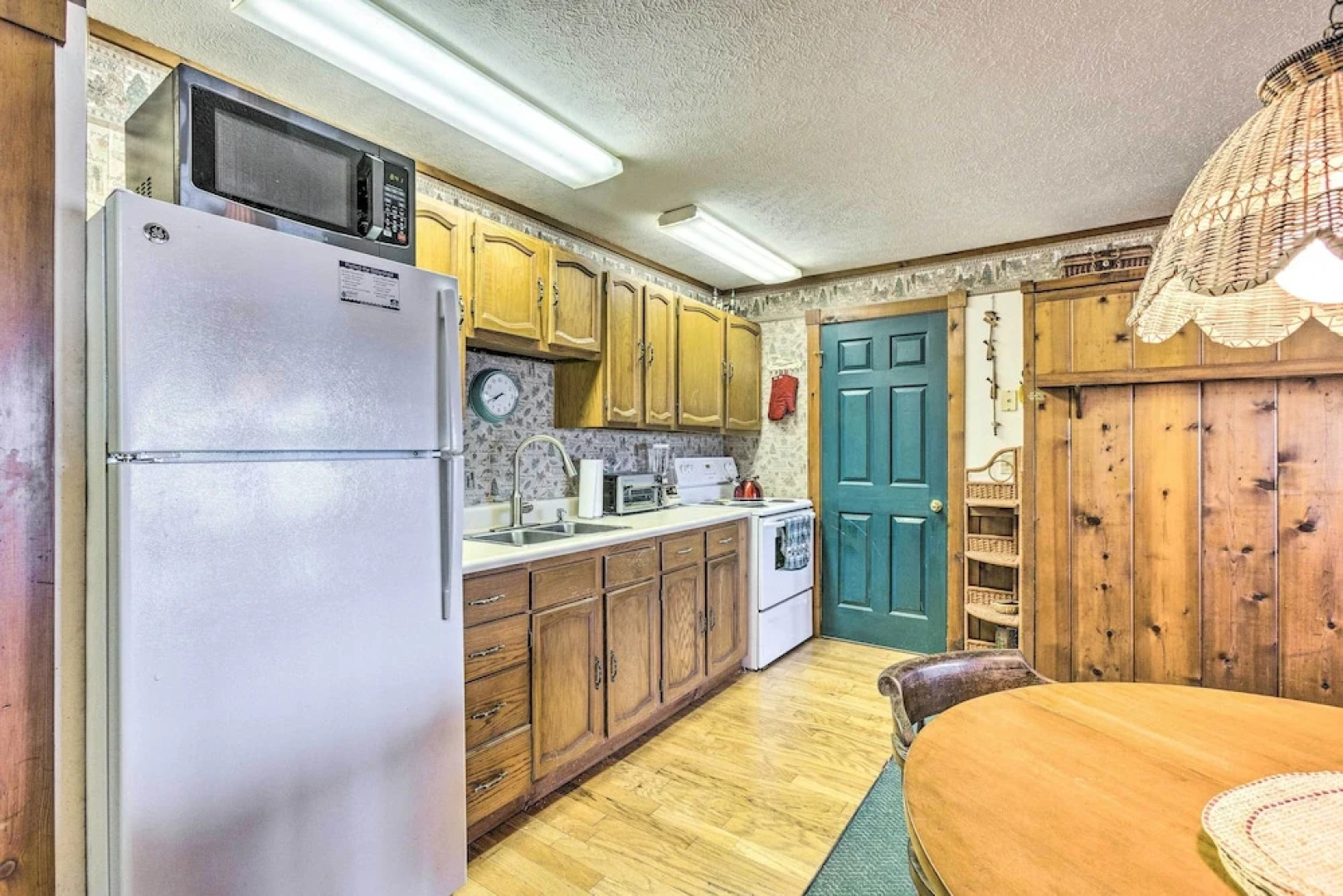 Lakefront Glen Arbor Condo w/ Boat Dock Access!