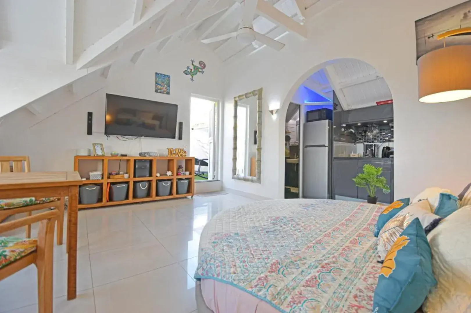 Deja Blue - Comfortable Beachfront Condo