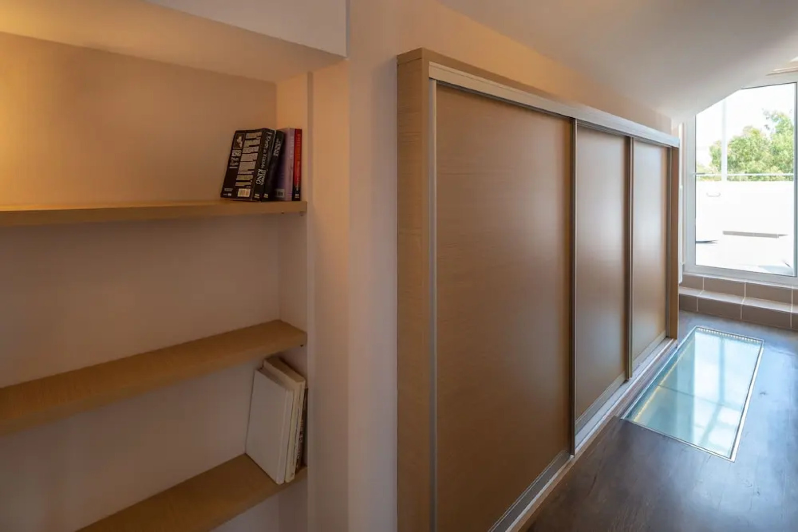 Solon - Deluxe City Center Apartment