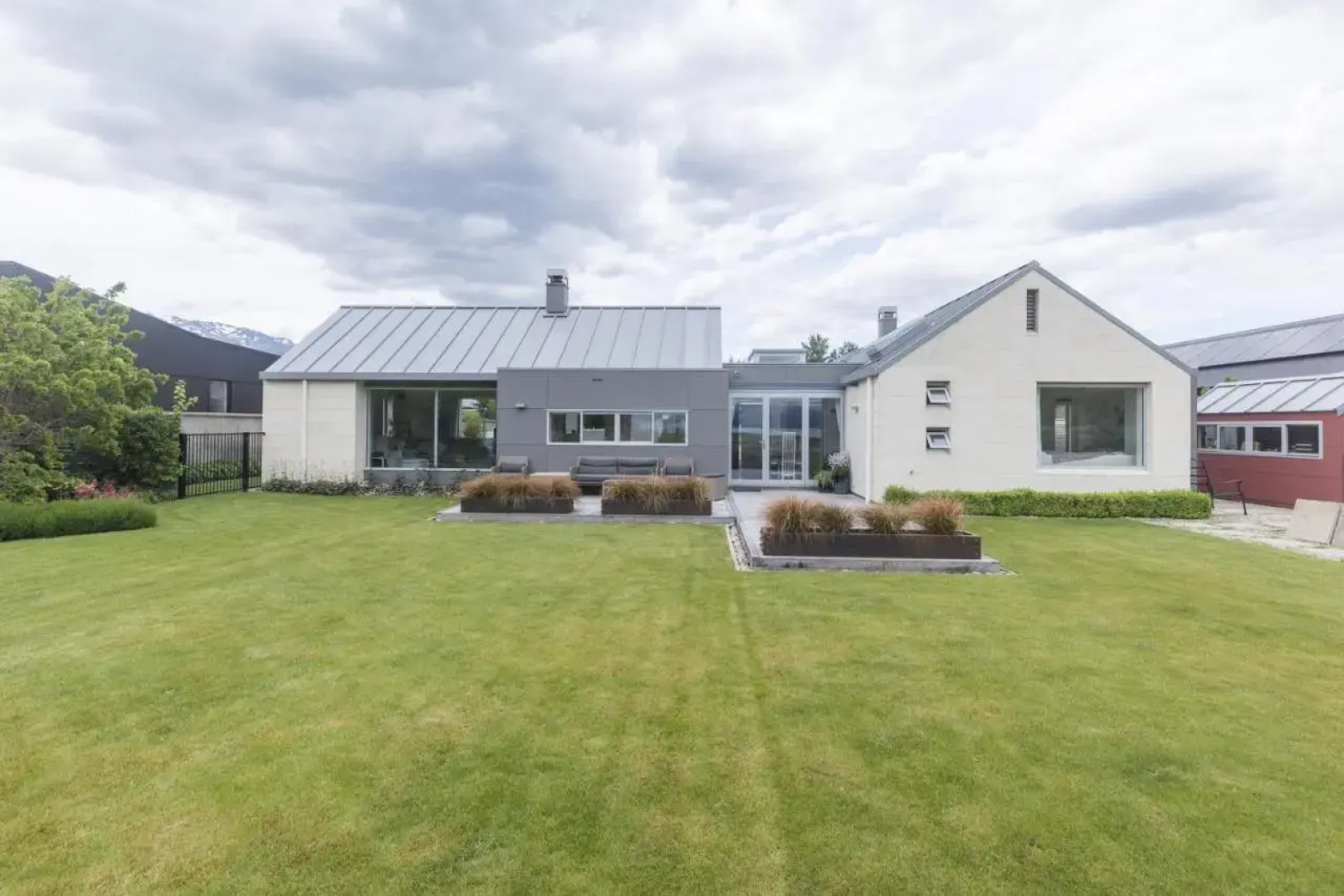 The Lakehouse - Cromwell Holiday Home