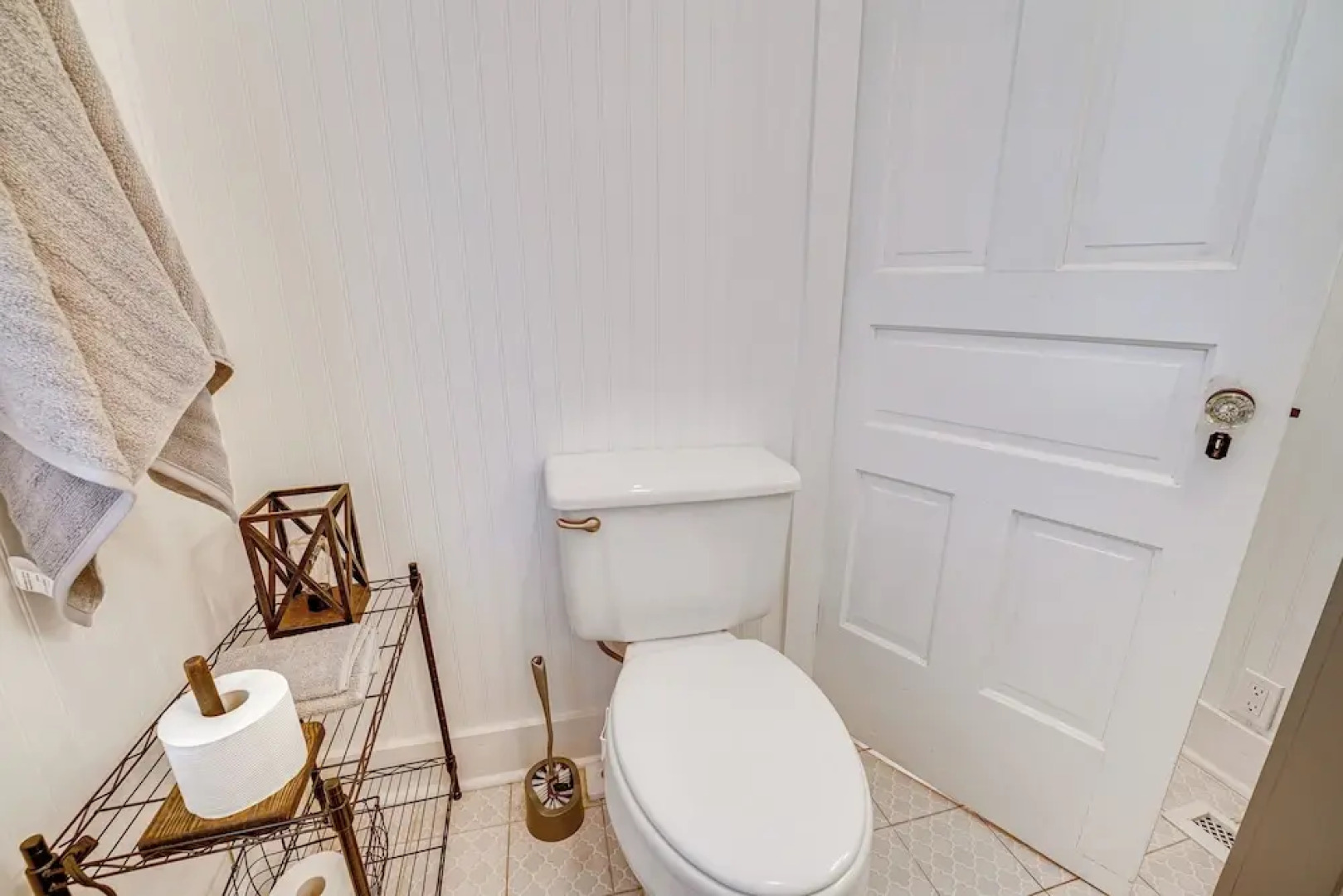 Spacious Vintage Gem w/ Sunroom in Manistee!