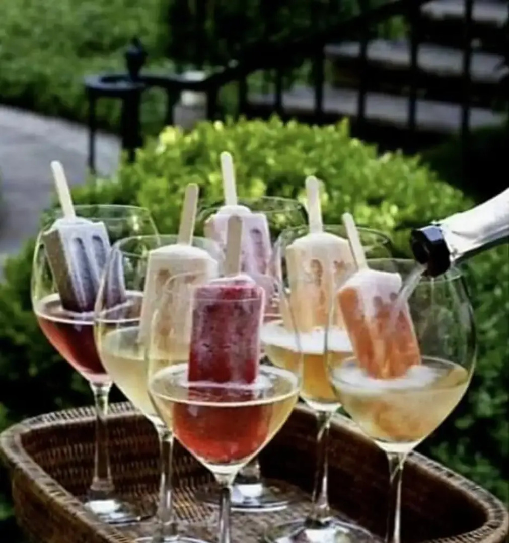 Beautiful 1-bed Secluded Cabin, With bar & Fire