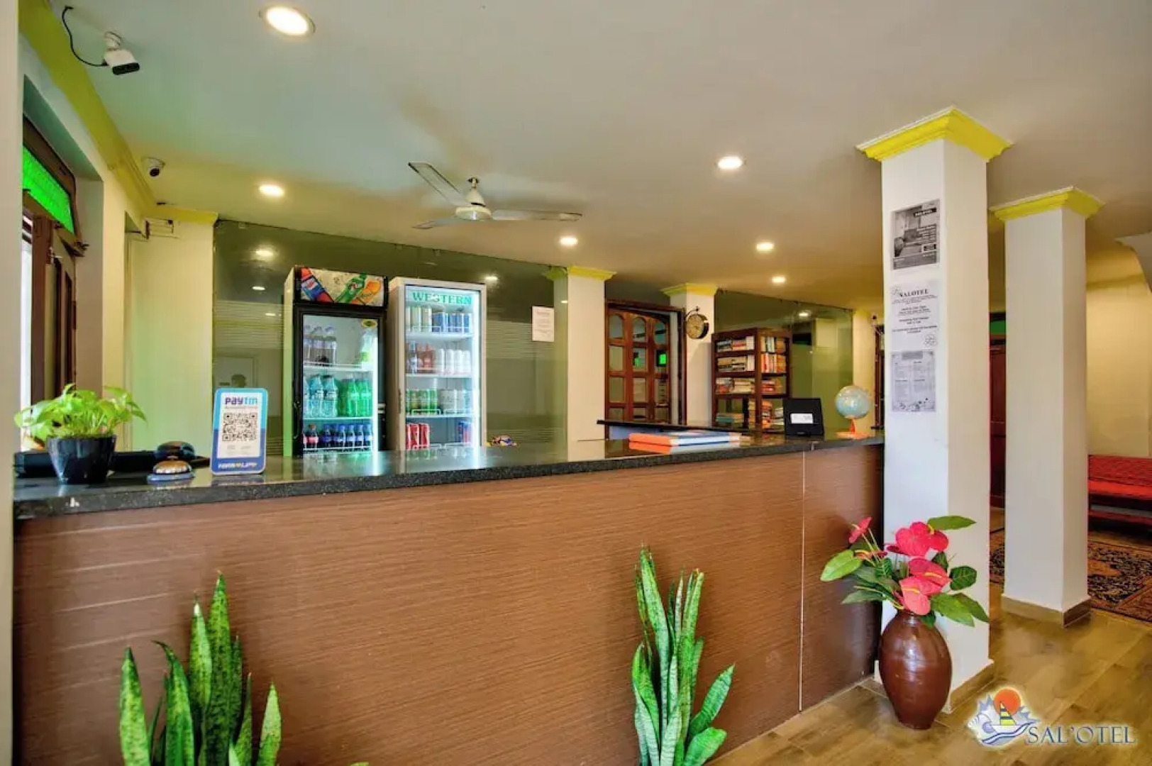 Salotel- near Mae De Deus Church