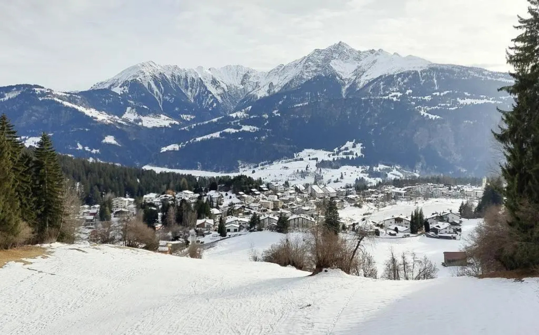 LAAX central holiday apartment with pool & sauna