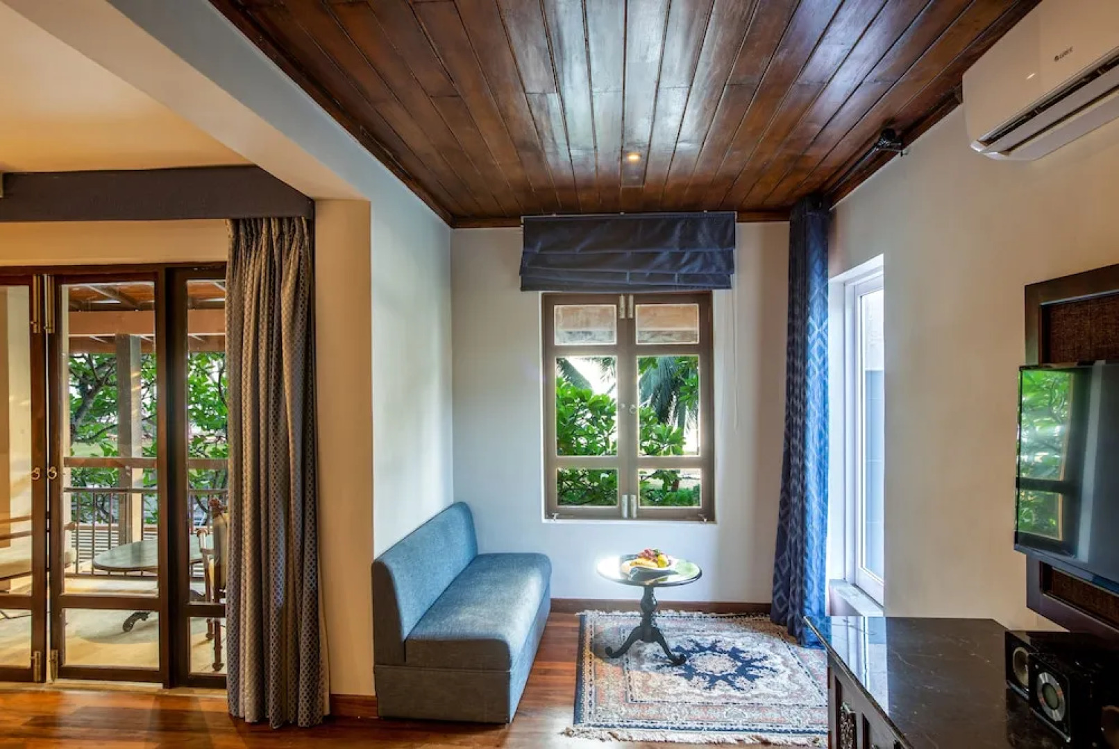 Taprospa  Footprints"