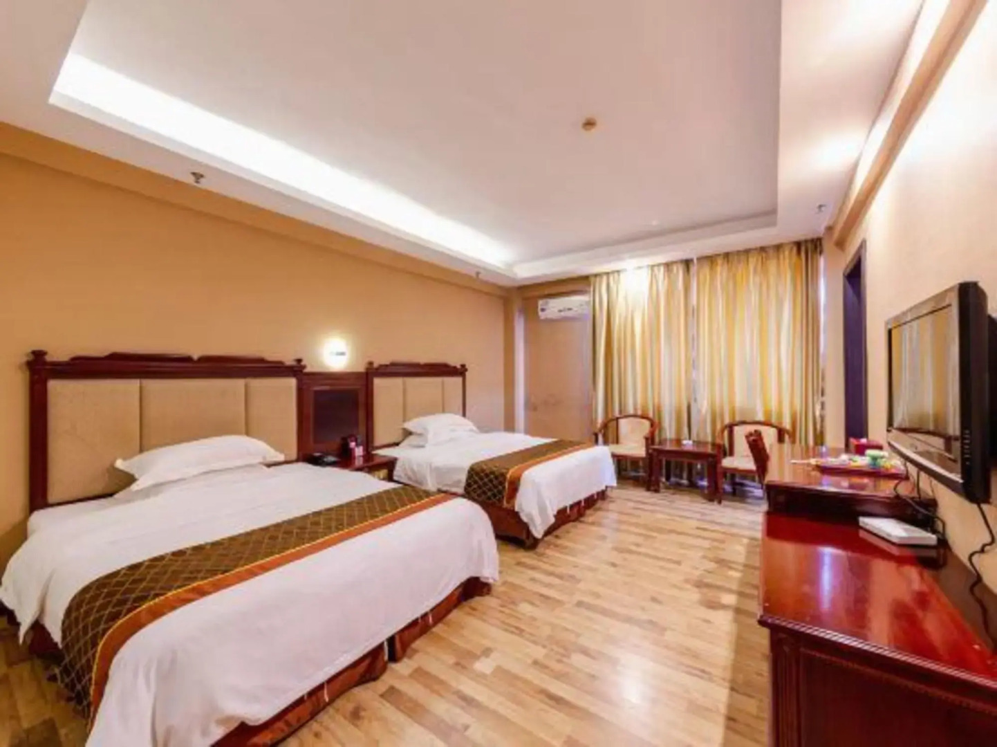 Shidai Holiday Hotel