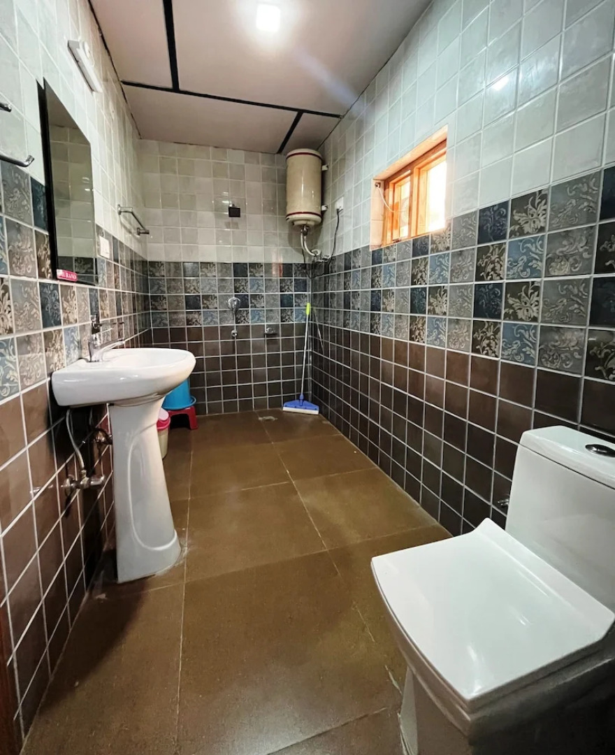 Pops Hotel and Restaurant