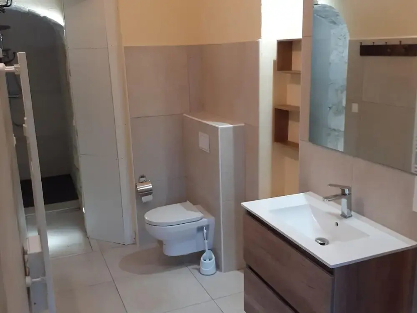 Renovated Castle Apartment With Swimming Pool