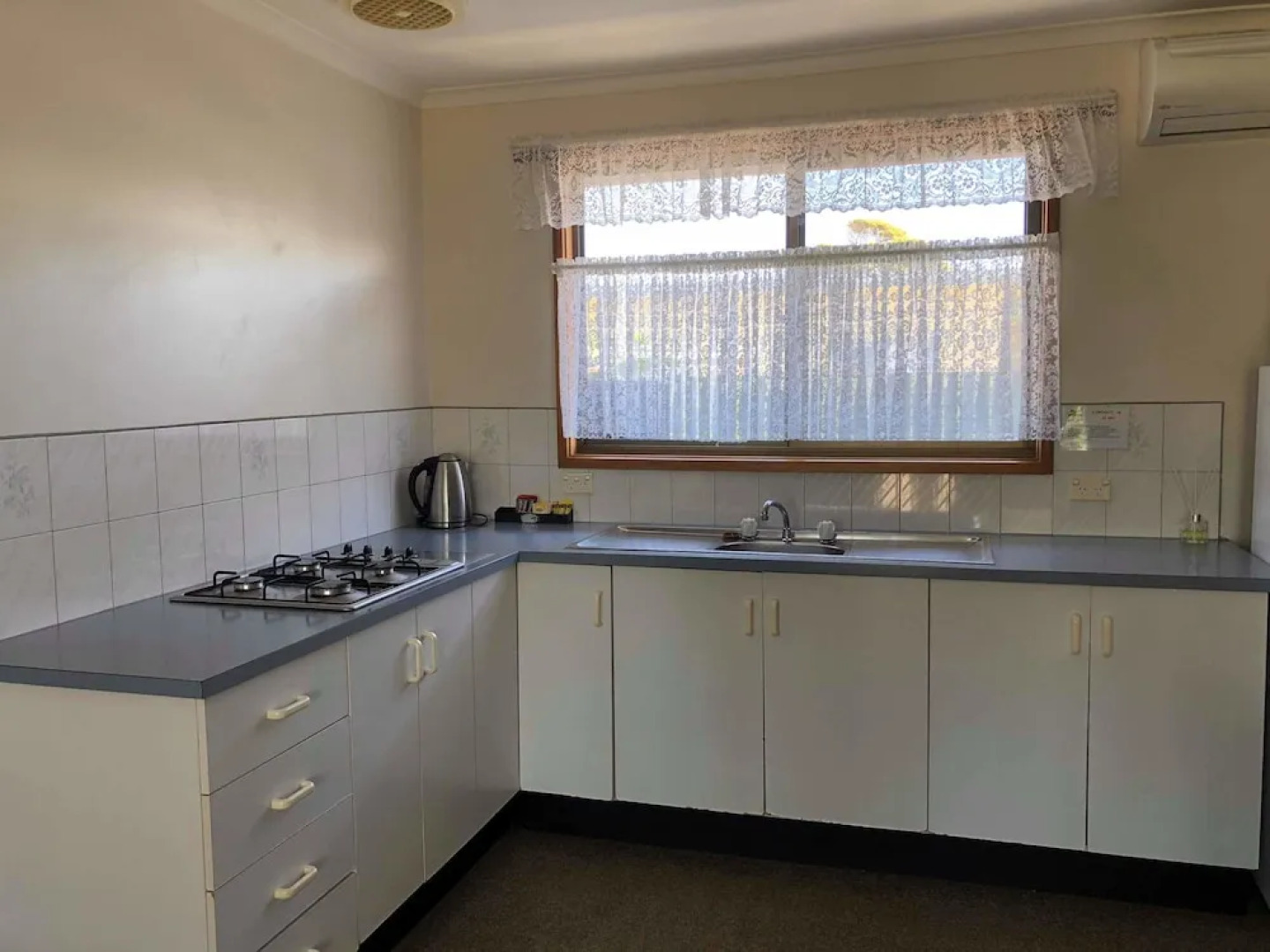 Lakes Jakaranda Holiday Units