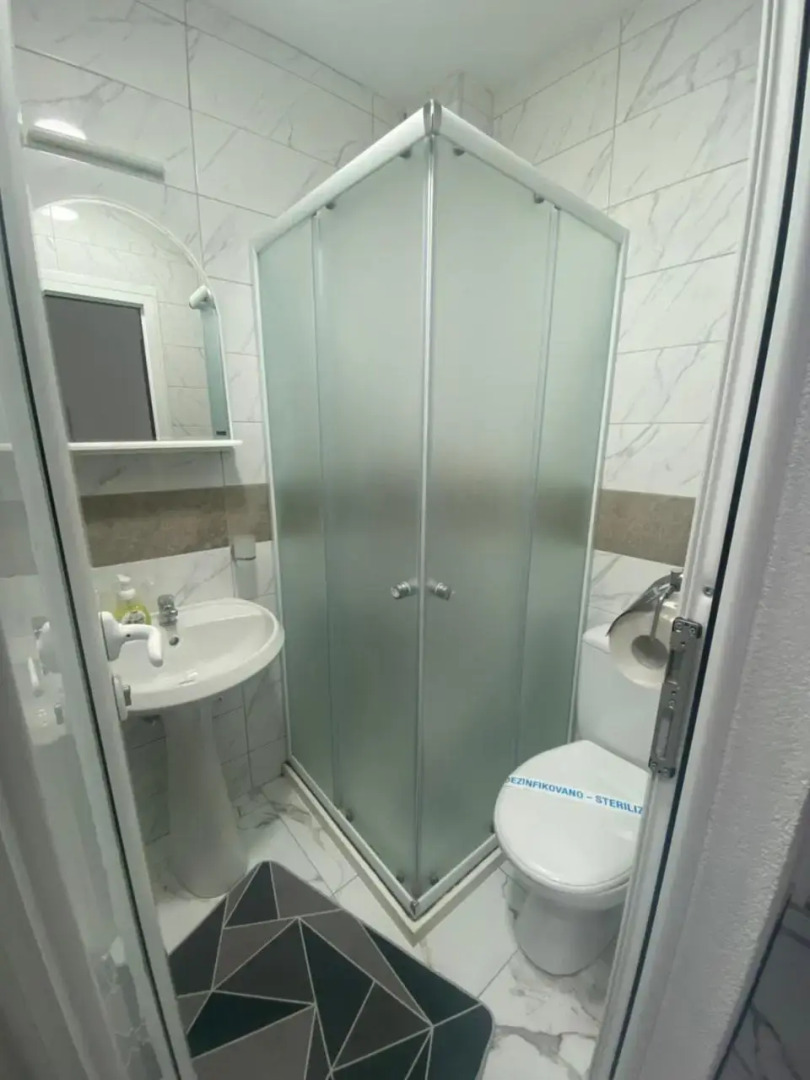 Plavi restoran, Loznica