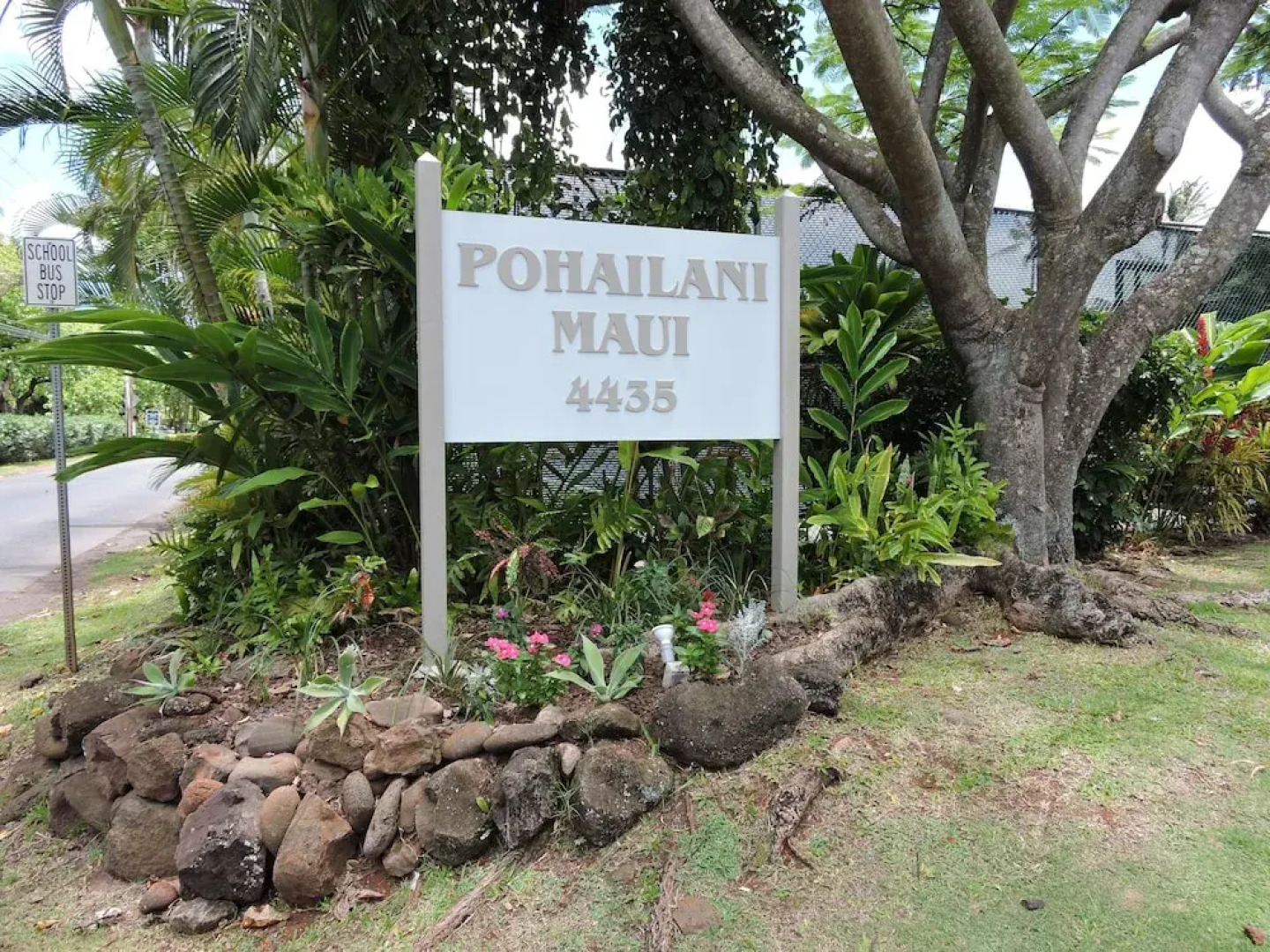 Pohailani #102 Studio Bedroom Condo by RedAwning