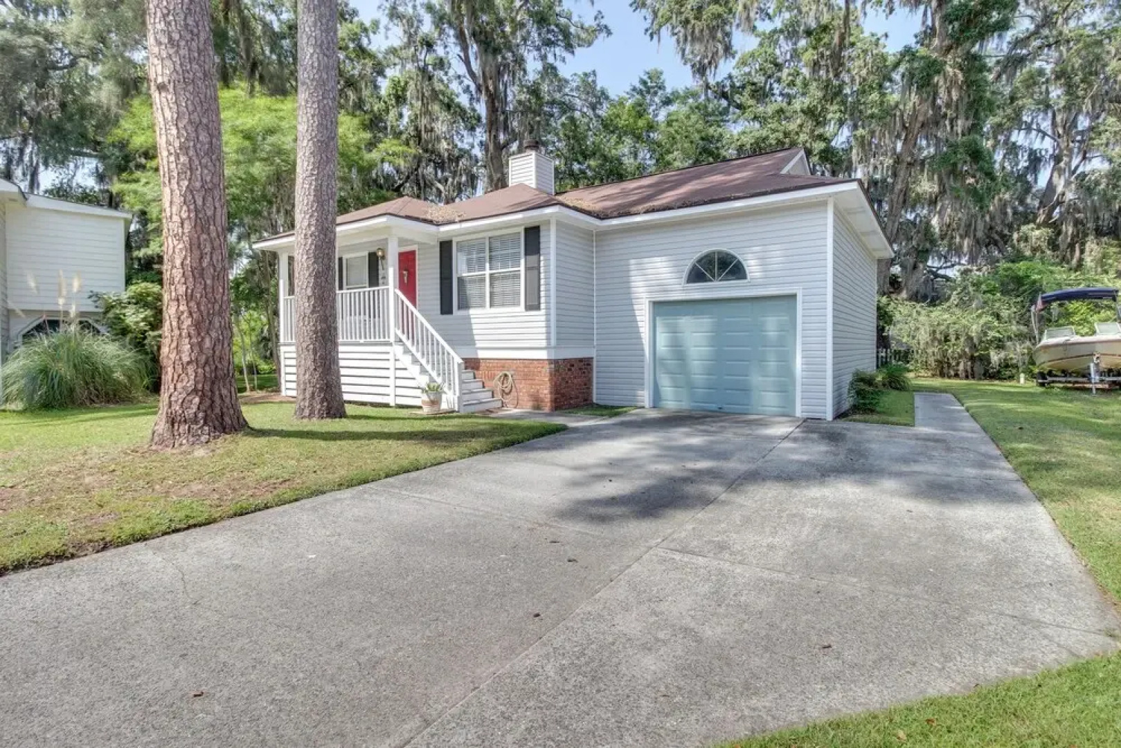 Proximity Place, Cozy Savannah Home w/ Deck!