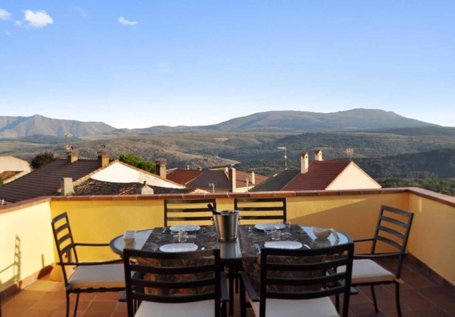 House With 8 Bedrooms in Hoyocasero, With Wonderful Mountain View, Furnished Terrace and Wifi
