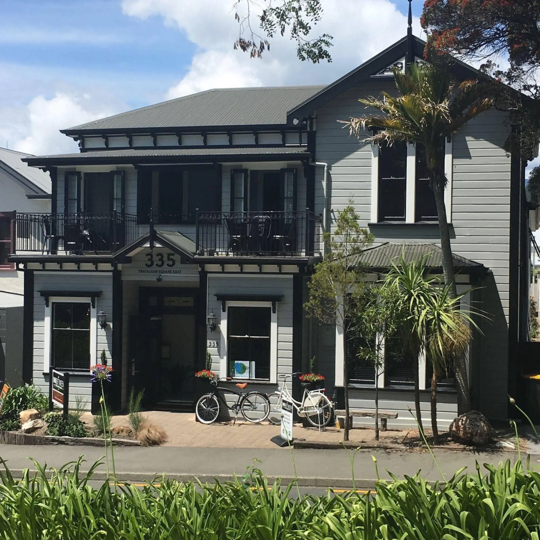 The Innbetween Lodge and Backpackers