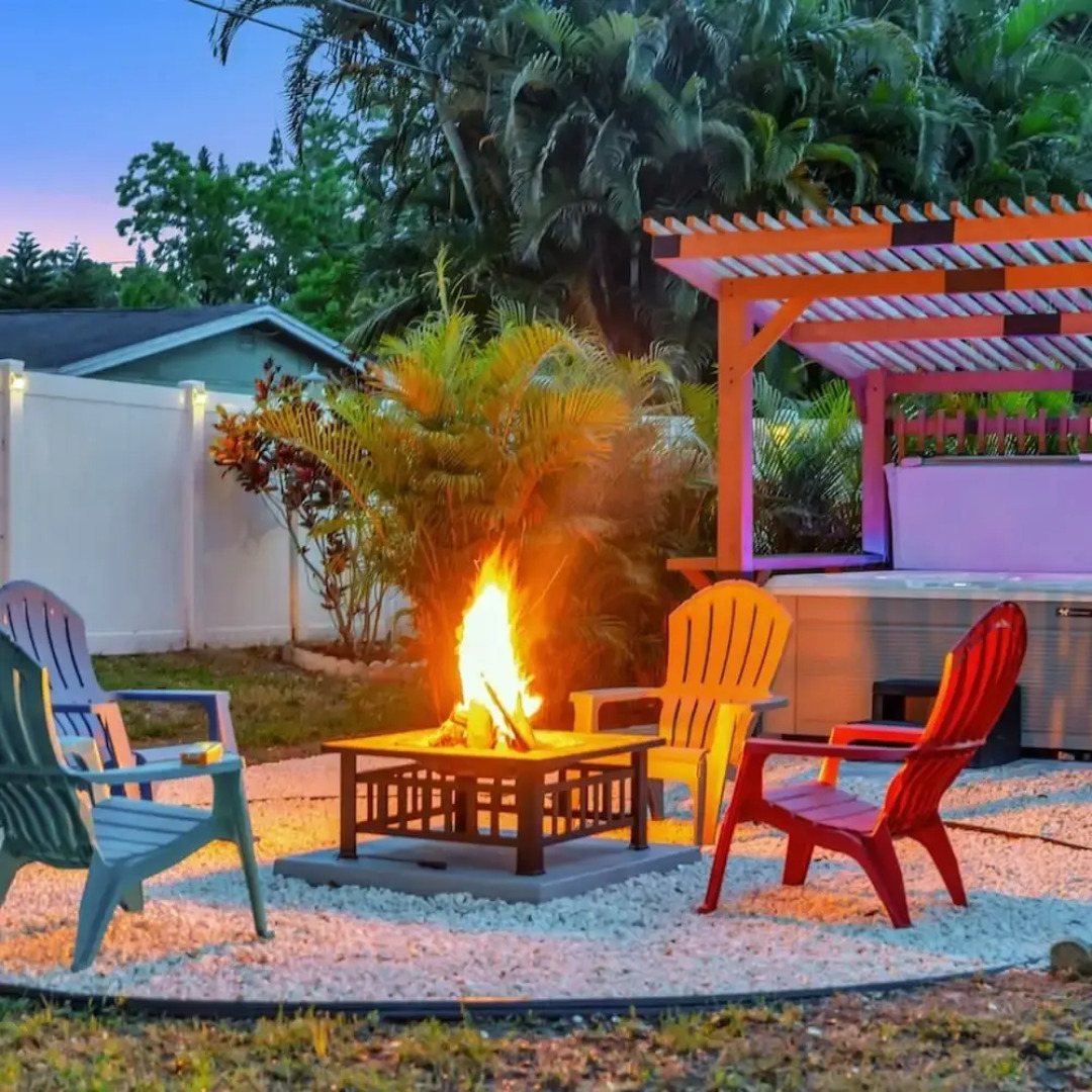 4b 2b w Hot Tub BBQ Firepit 9mins to Beach