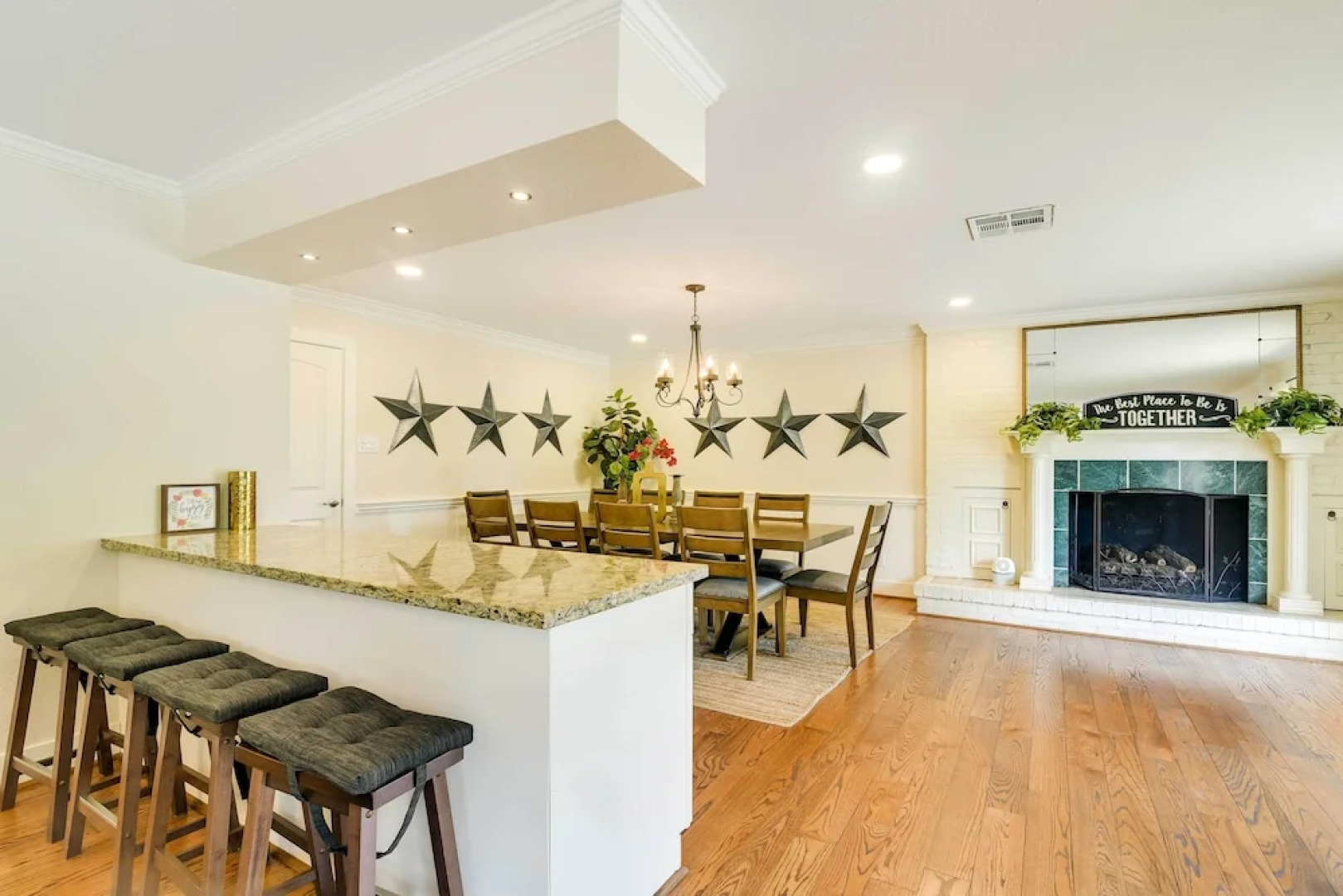 Indoor Pool: Peaceful Oasis in Hitchcock!