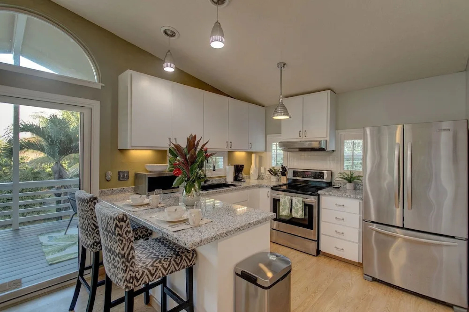 Hale Hokua O Nalu 3 Bedroom Home by Redawning