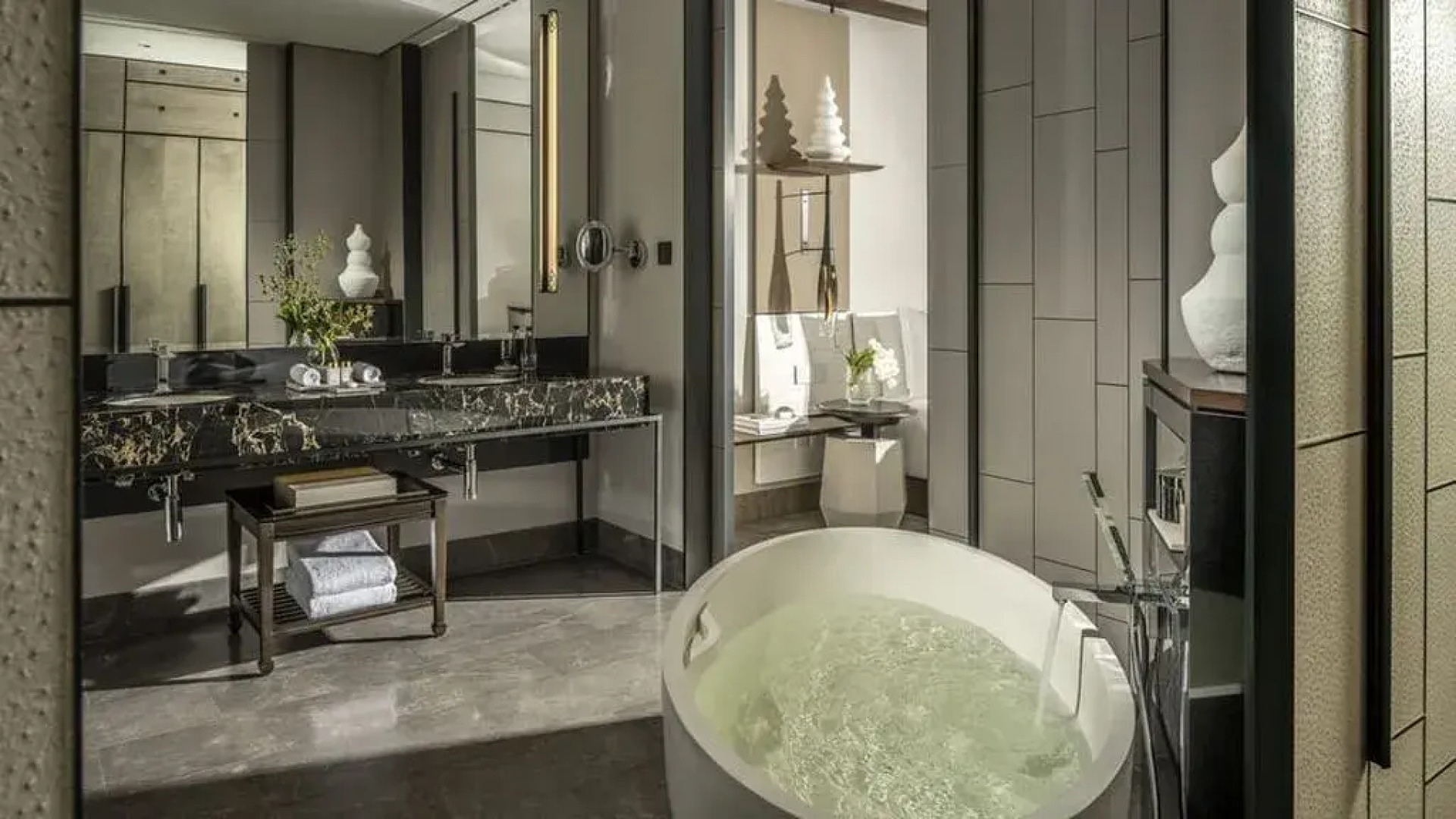 Отель Four Seasons Bangkok at Chao Phraya River