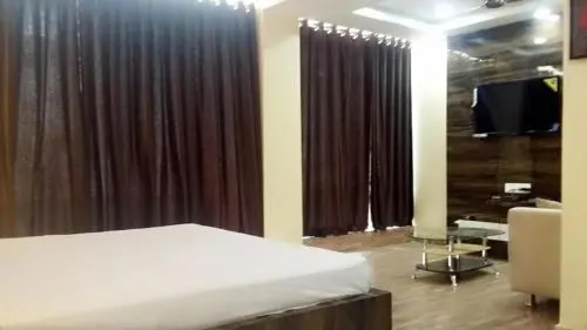 Hotel Crystal International