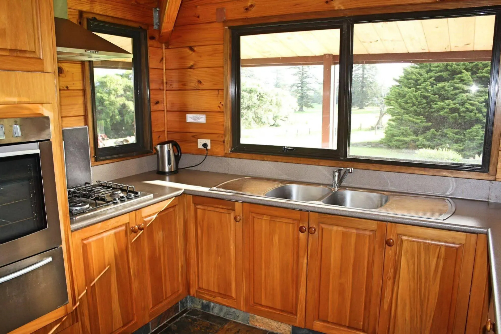 Dii Elduu House & Cottage