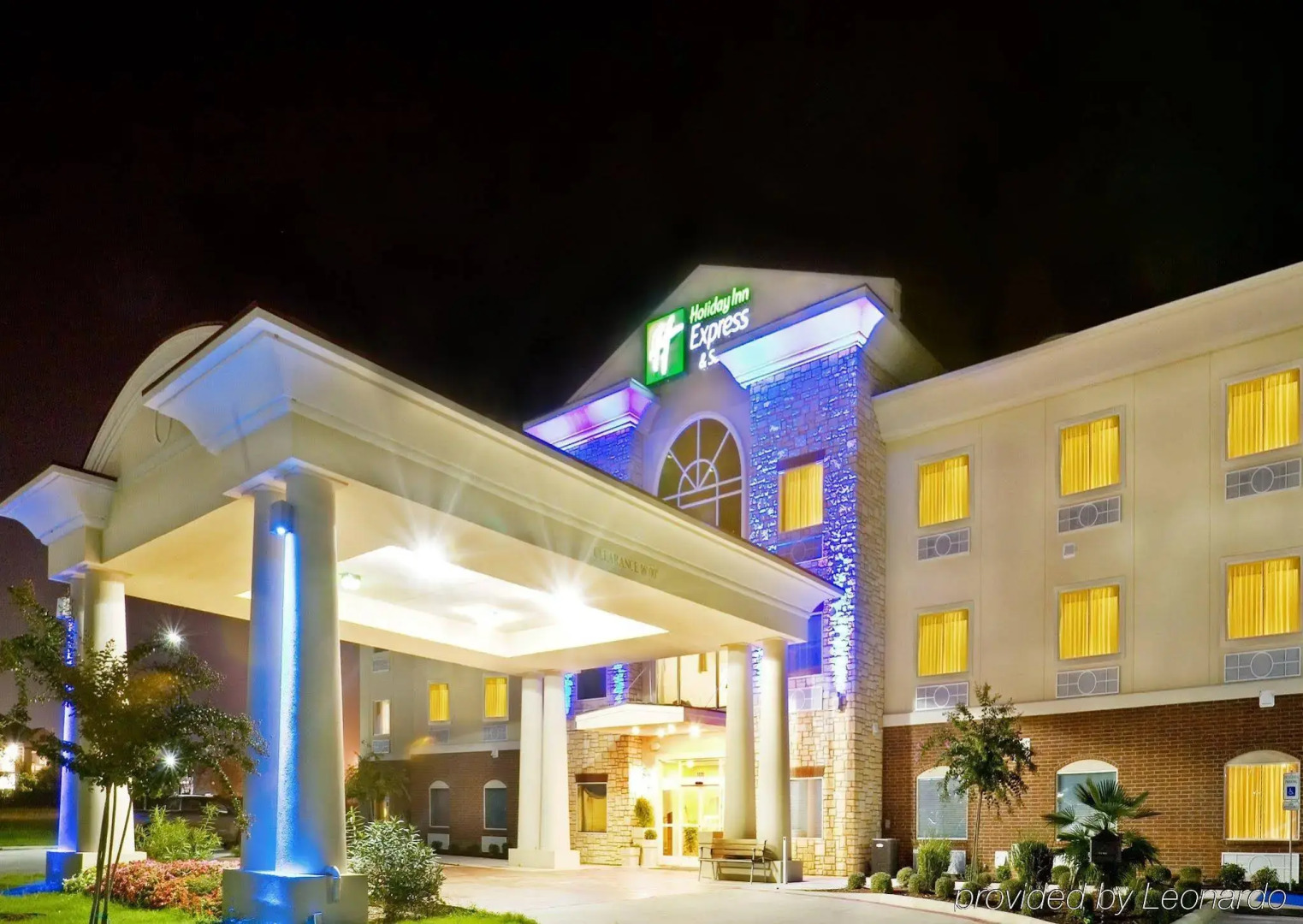 Holiday Inn Express & Suites New Boston by IHG