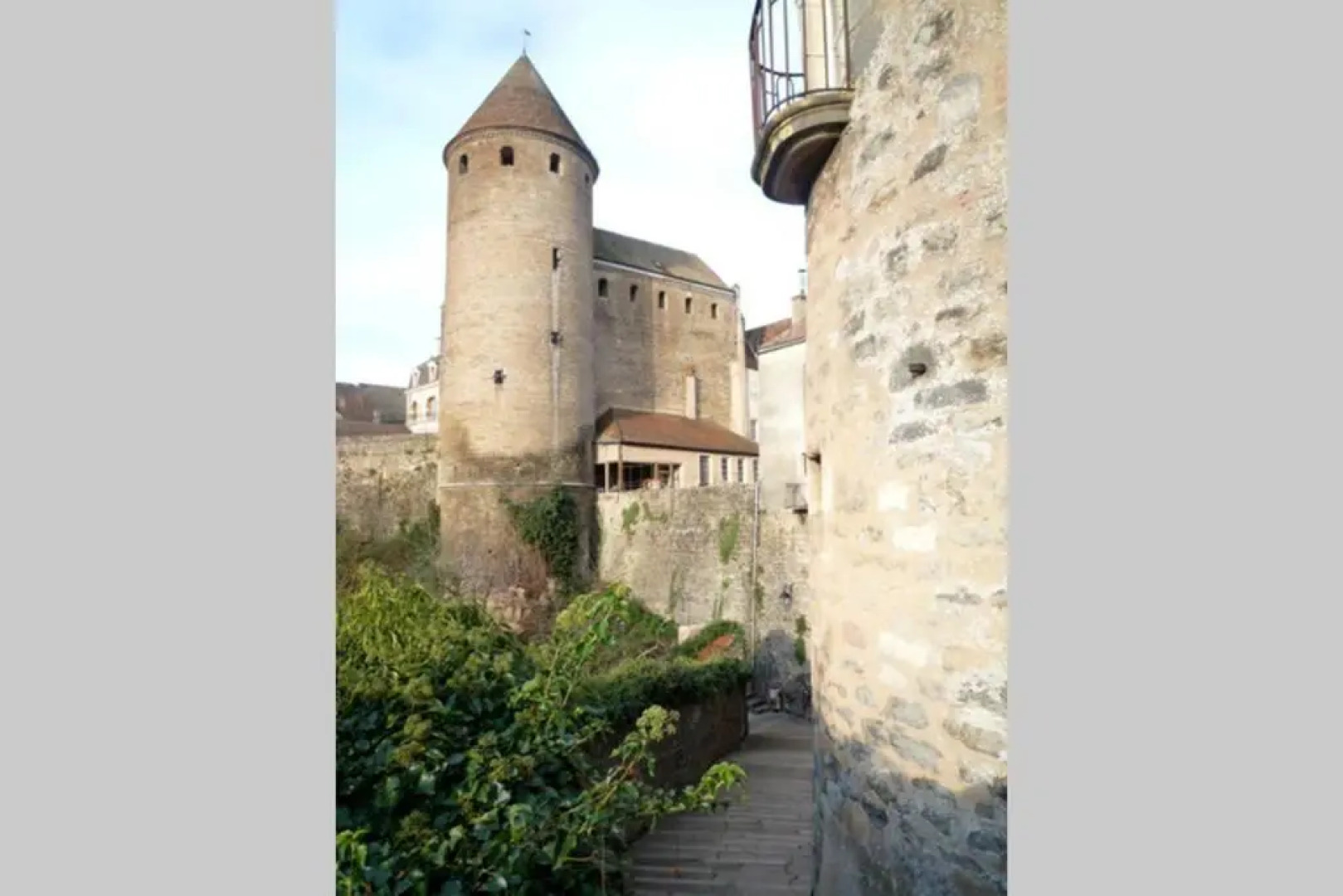 Burgondy Medieval city Studio 3***