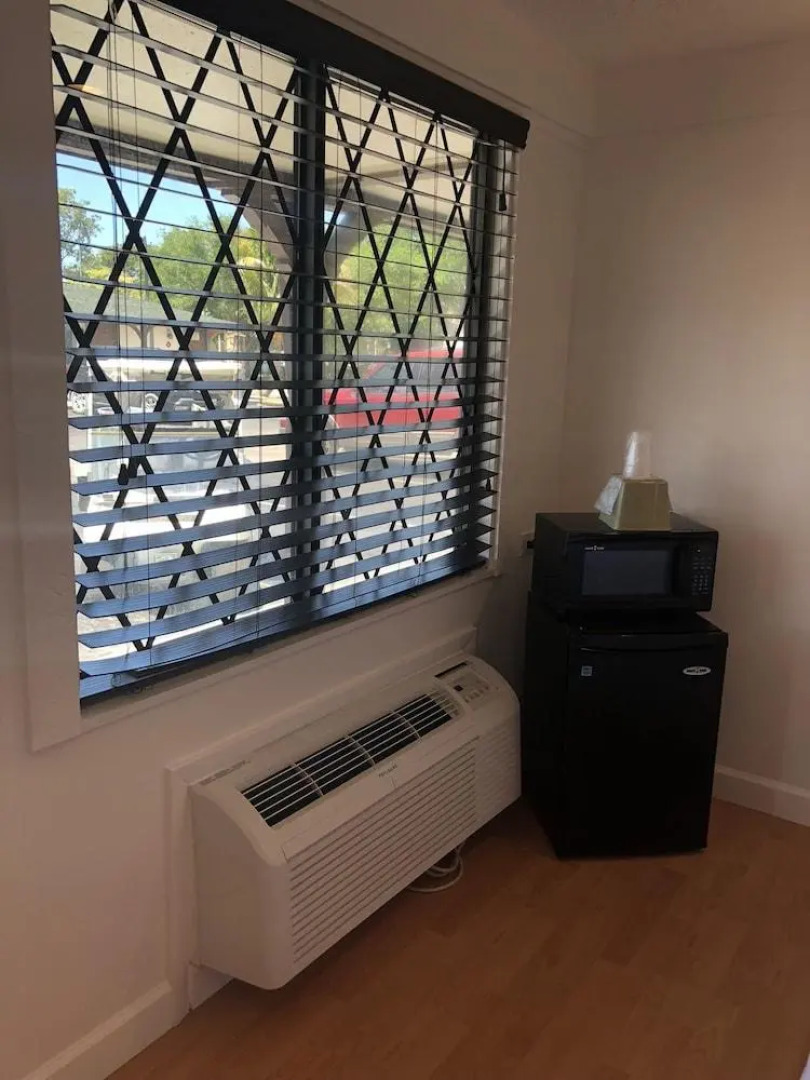 Spinnaker Inn of Naples