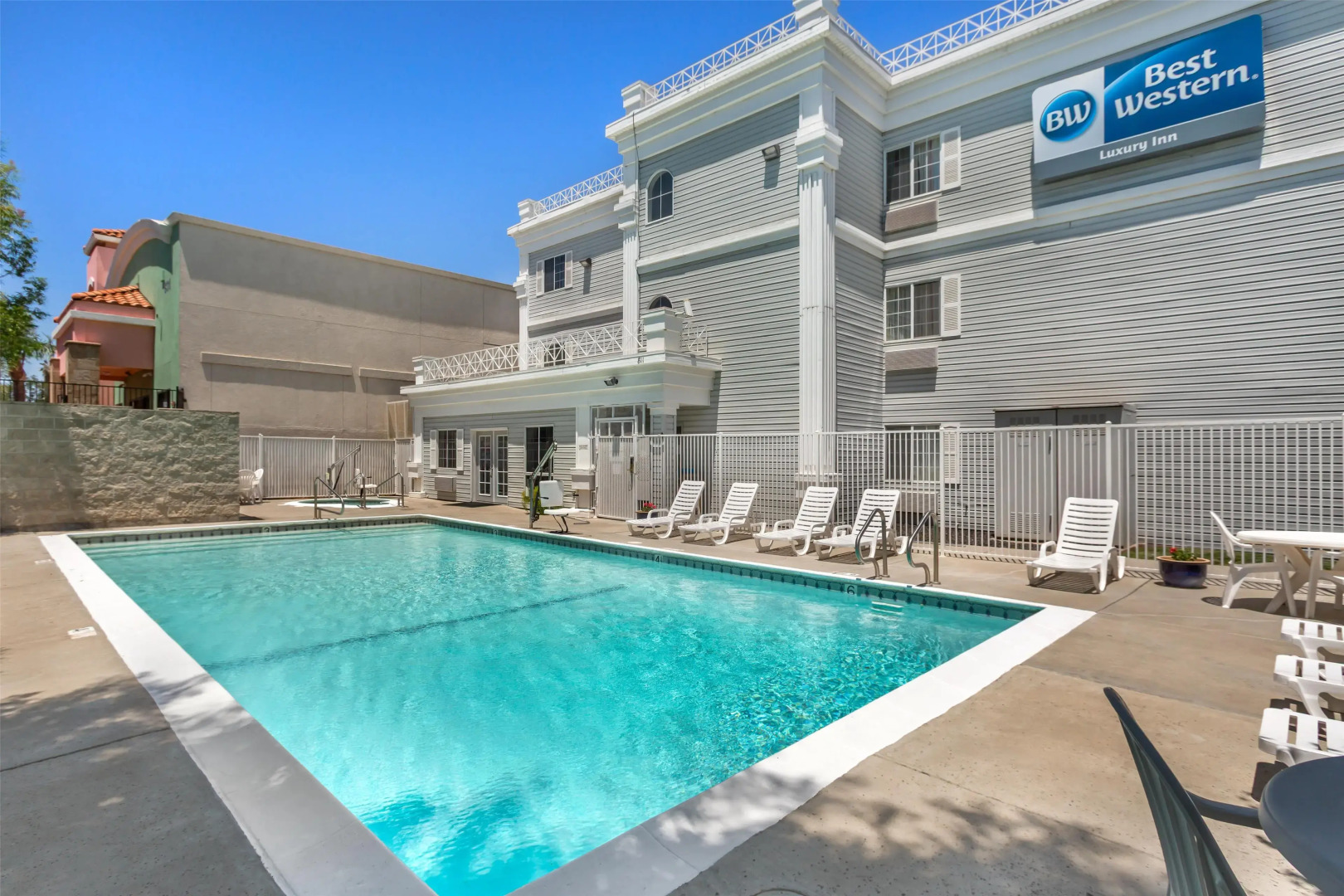 Best Western Luxury Inn