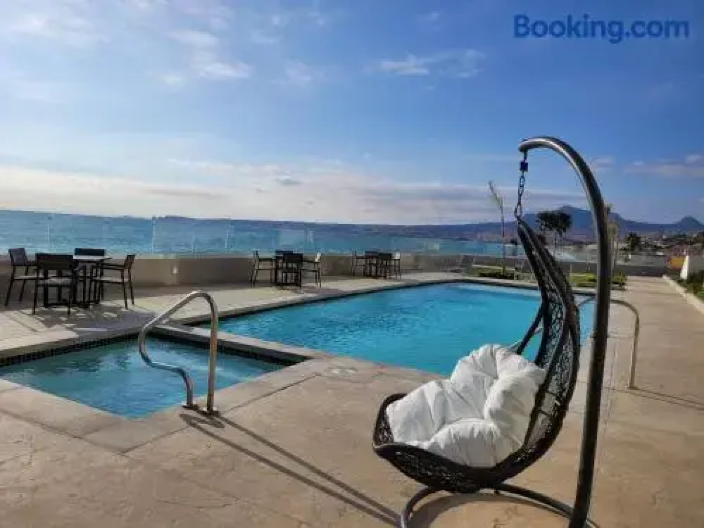 Beachfront Luxury Condo Pool Jacuzzi