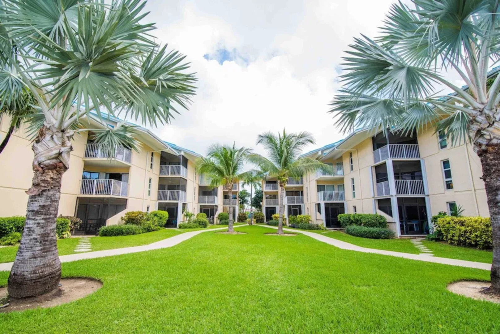 Enjoy Sunsets at Fully Equipped Condo at the Beach
