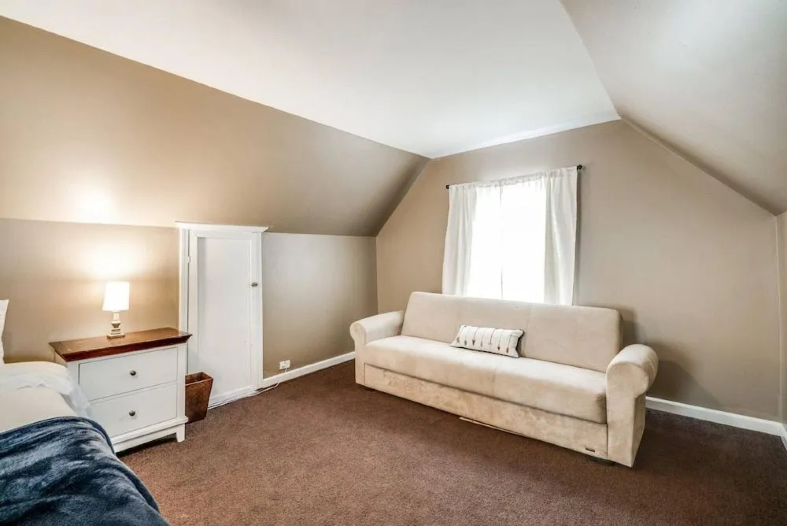 Shiny and comfortable Oakland House