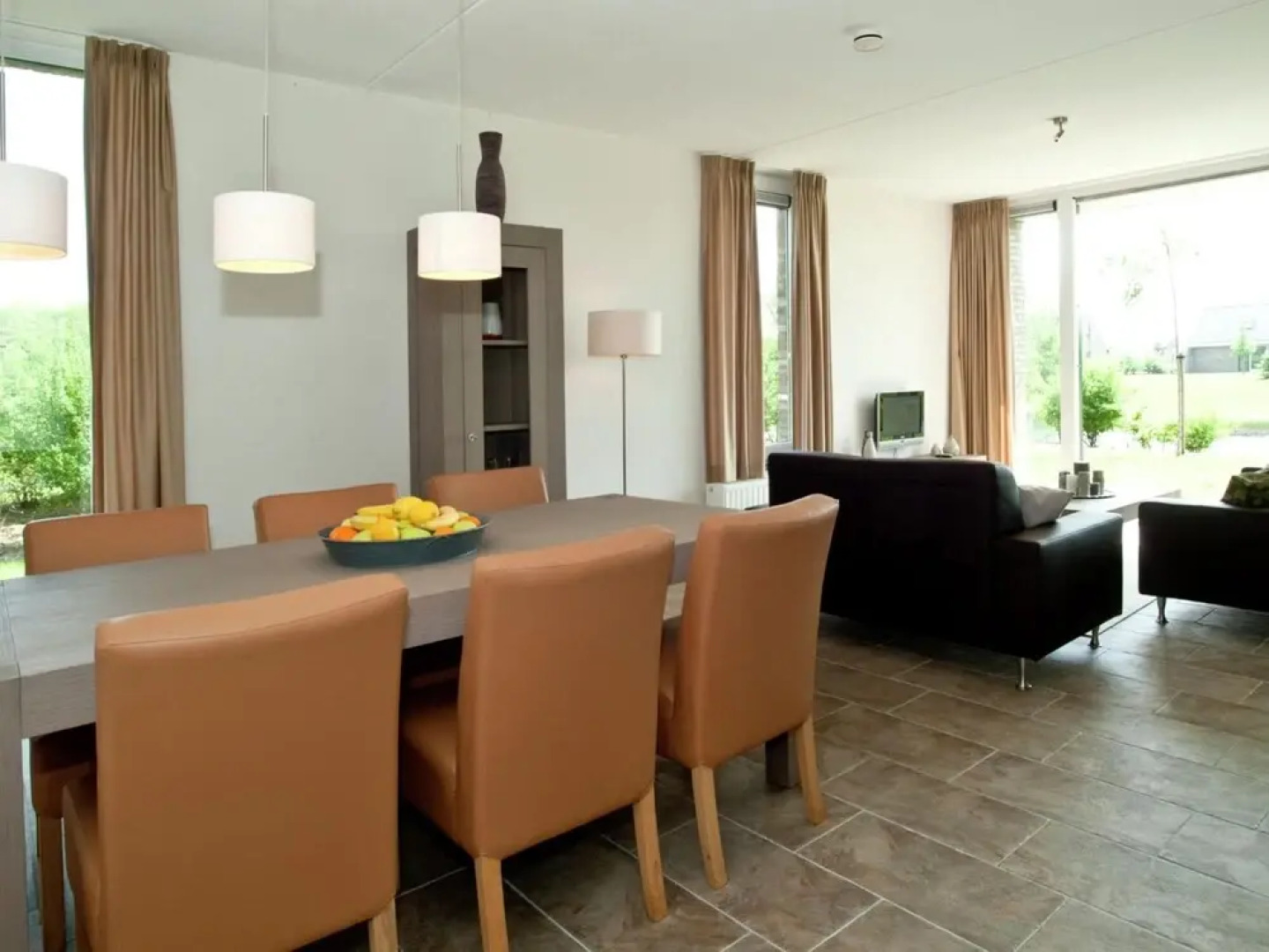 Tail-wagging Lake Escape