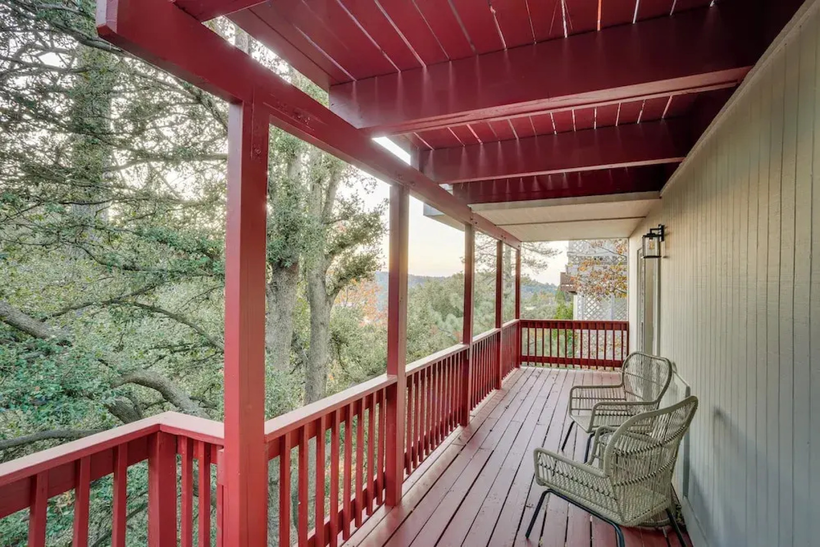 Crestline Cabin: Mountain Views & Fire Pit!