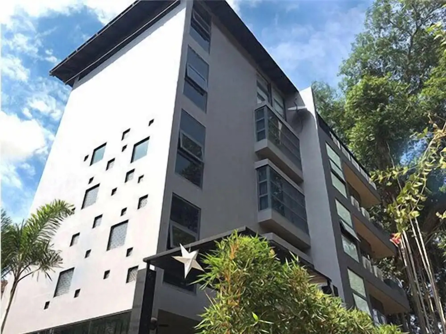 16 Degrees North, Candolim