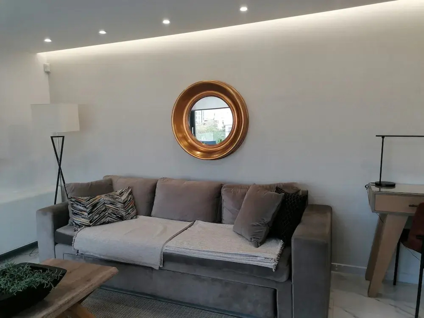 The Lop Athens Holiday Luxury Suites