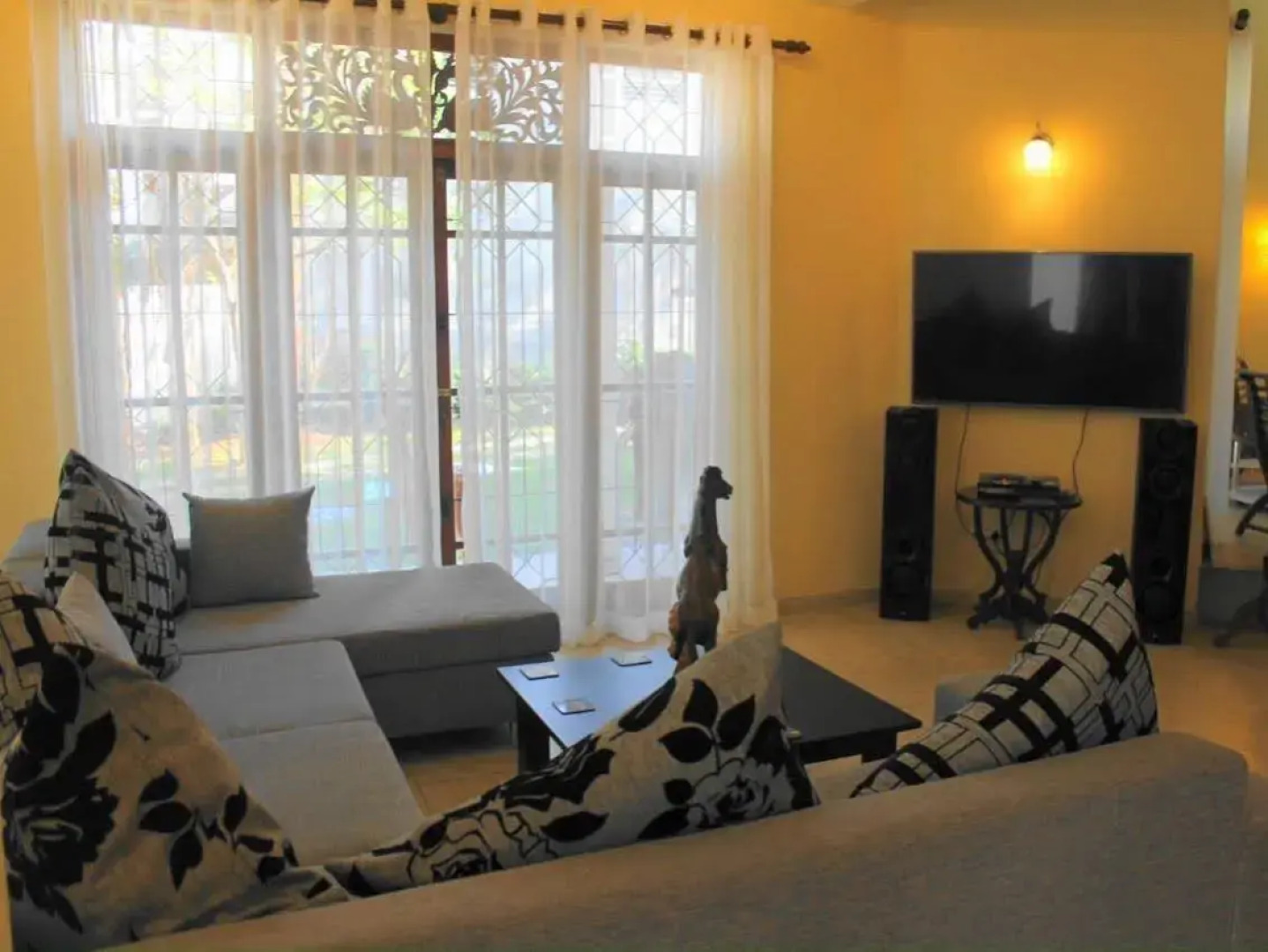 Mahakumara White House Hotel