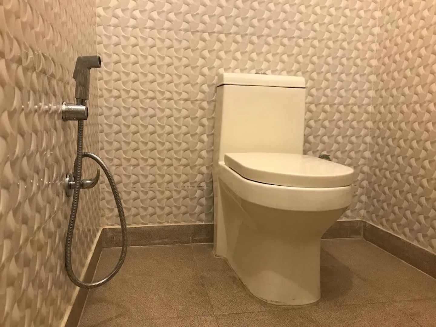 OYO 15771 4 Season Hotel