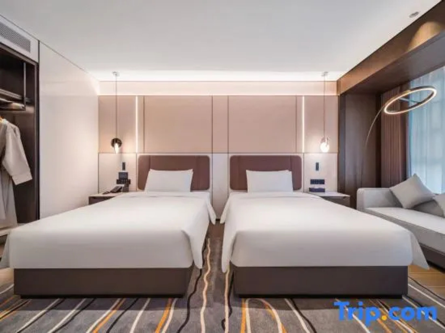 Madison Hotel Tianmen Wanda Plaza