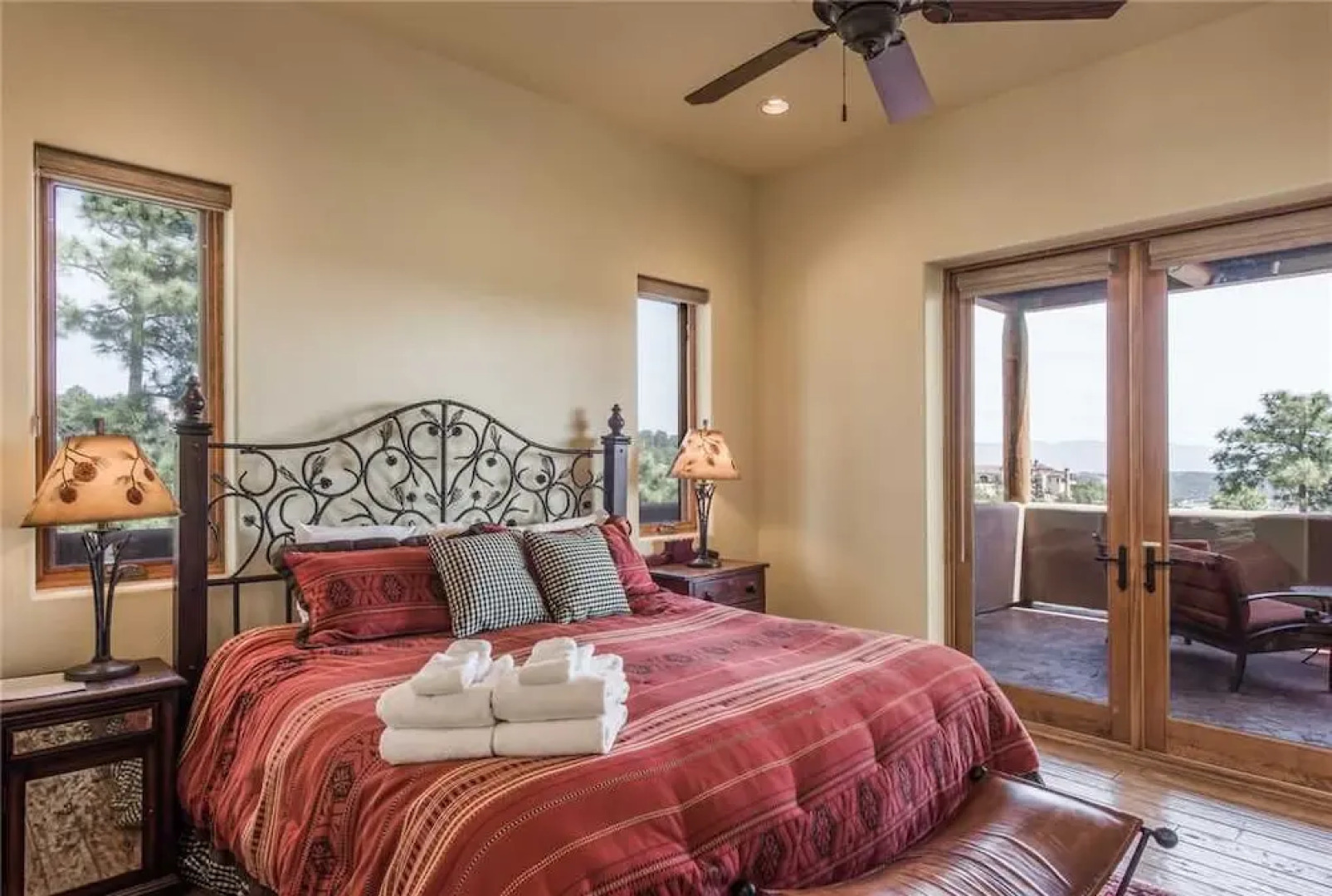 La Punta - Four Bedroom Cabin with Hot Tub