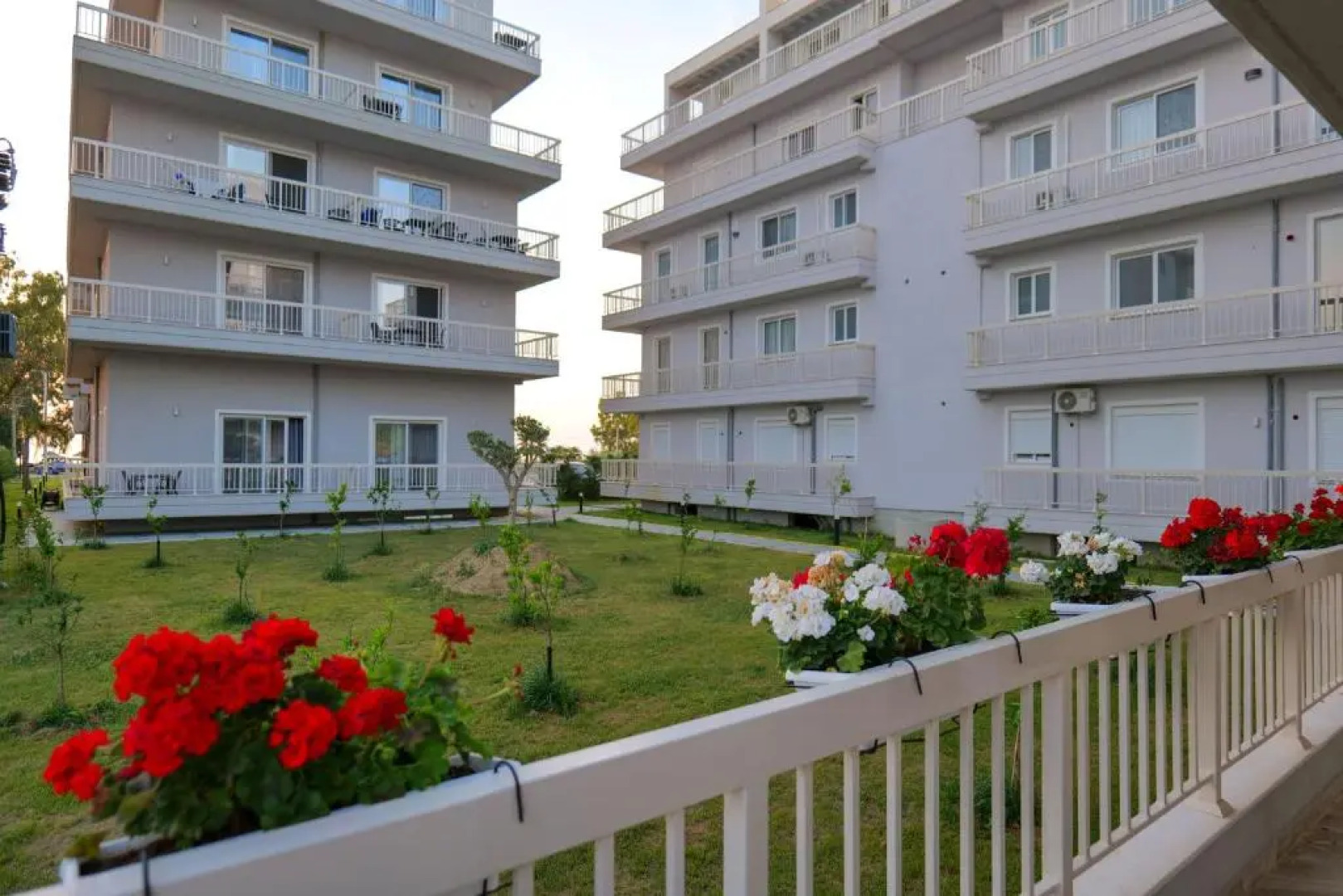 The Peak Hotel & Lounge