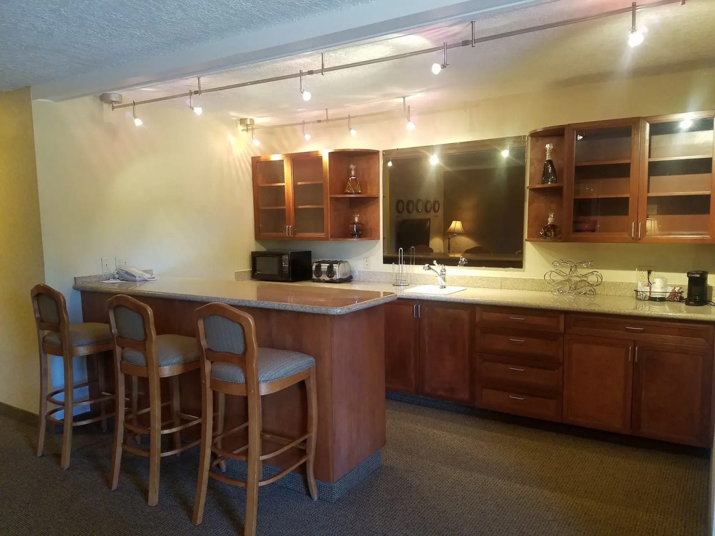 Best Western Plus Rivershore Hotel