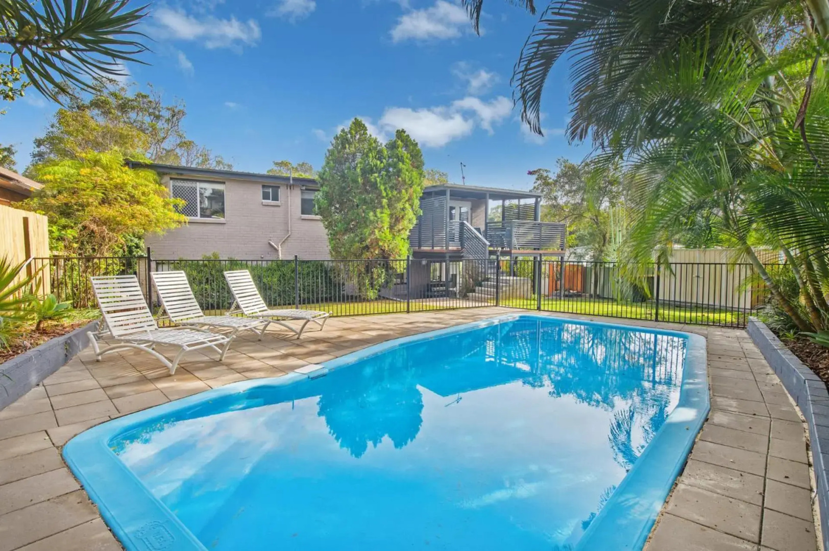 BONNY BEACH HOUSE - Holiday Accomodation with Pool