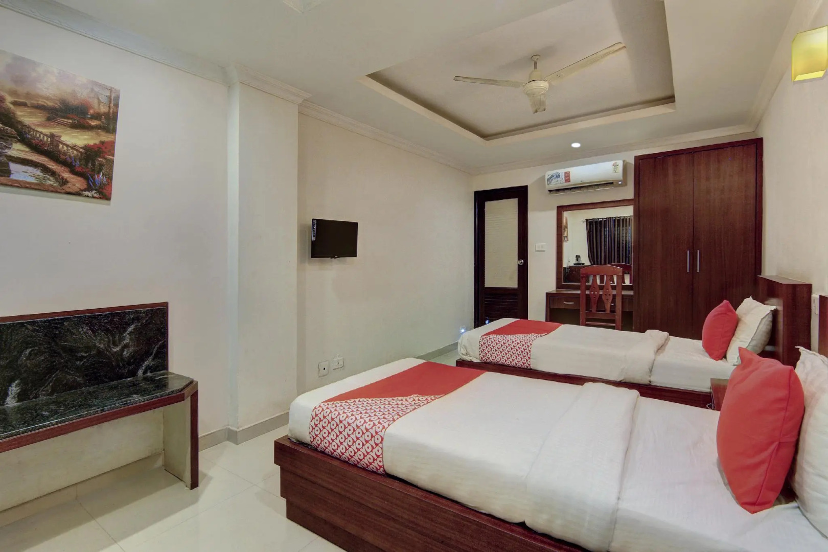 OYO 26743 Emirates Regency