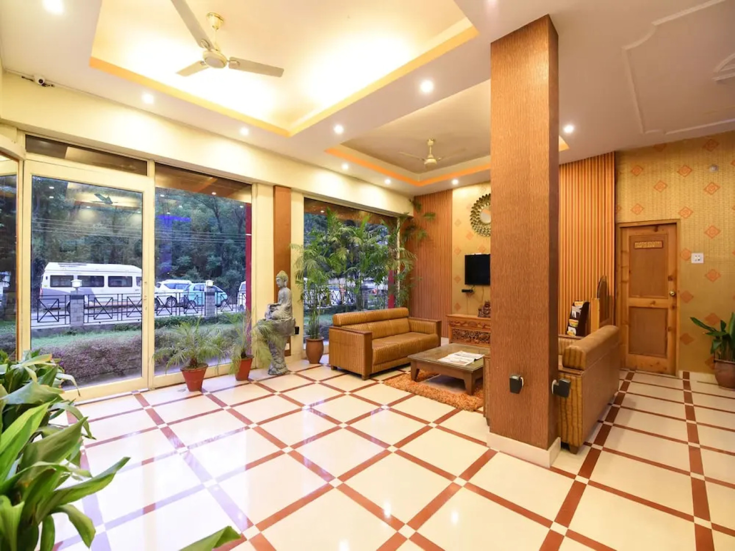 OYO 14223 Home Deluxe 2BHK Near Kullu Airport