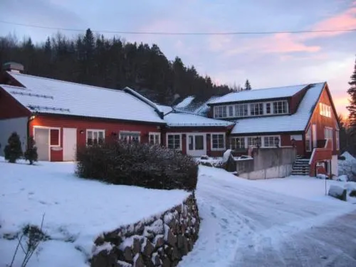 Froland Vandrerhjem/Eikely Senter